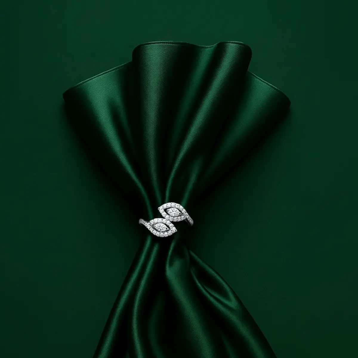 Kinetic Open Loop: A sophisticated, minimalist design featuring a gap in the band.